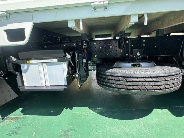 キャンター(三菱)全低床 平ボディ ２ｔレンタ登録済未使用車 4