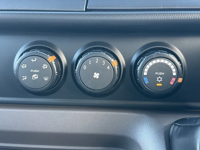 キャンター(三菱)全低床キョウカダンプ ３ｔ登録済未使用車 19