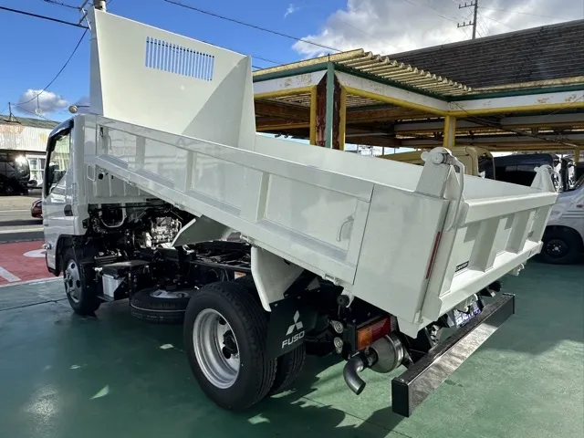 キャンター(三菱)全低床キョウカダンプ ３ｔ登録済未使用車 2