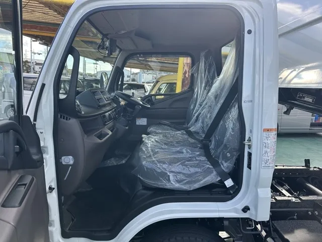 キャンター(三菱)全低床キョウカダンプ ３ｔ登録済未使用車 3