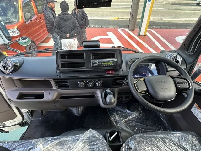 キャンター(三菱)全低床キョウカダンプ ３ｔ登録済未使用車 4