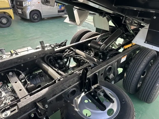 キャンター(三菱)全低床キョウカダンプ ３ｔ登録済未使用車 7
