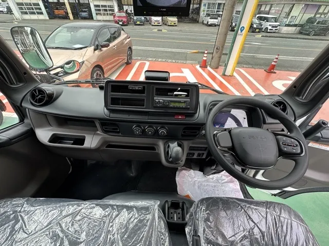 キャンター(三菱)全低床キョウカダンプ ２ｔレンタ登録済未使用車 22