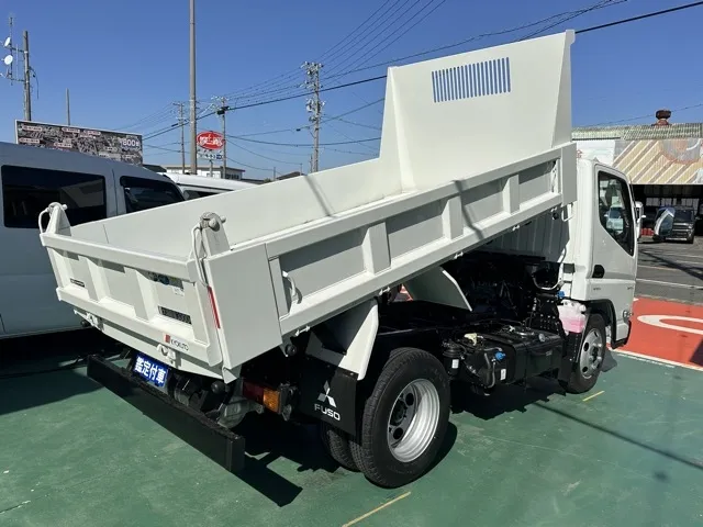 キャンター(三菱)高床キョウカダンプ ３ｔ登録済未使用車 11