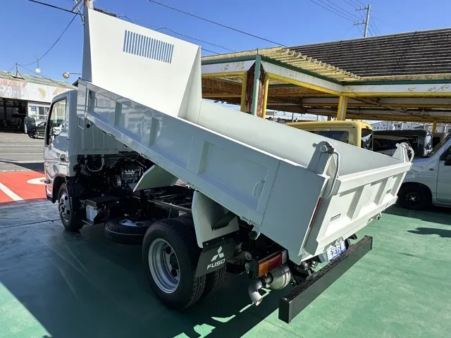 キャンター(三菱)高床キョウカダンプ ３ｔ登録済未使用車 2