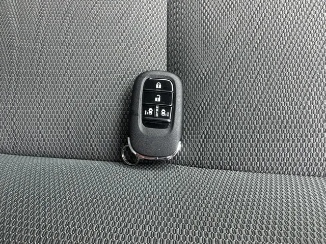 フリード(ホンダ)クロスター中古車 14