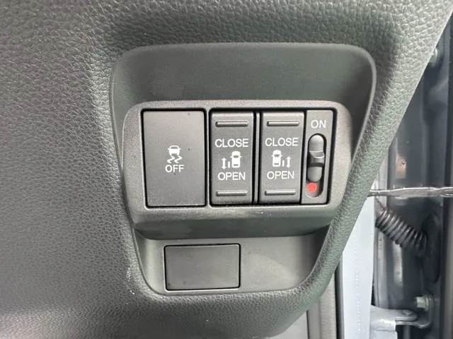 フリード(ホンダ)クロスター中古車 15