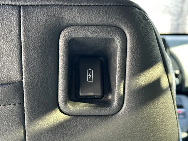 フリード(ホンダ)e：HEVクロスター ６人乗登録済未使用車 9