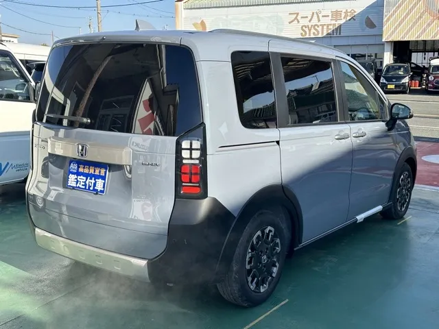 フリード(ホンダ)e：HEVクロスター ６人乗登録済未使用車 14