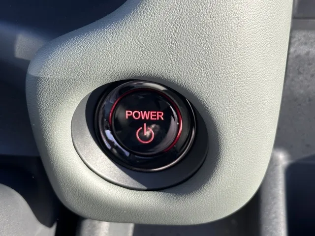 フリード(ホンダ)e：HEVクロスター ６人乗登録済未使用車 17