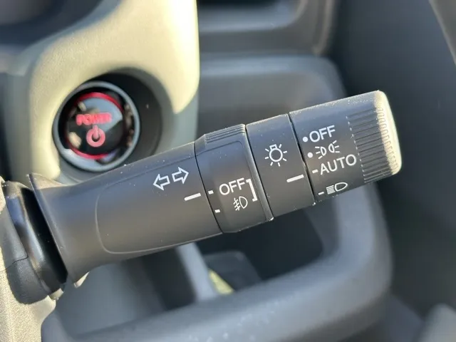 フリード(ホンダ)e：HEVクロスター ６人乗登録済未使用車 19