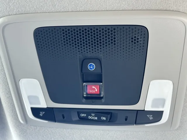 フリード(ホンダ)e：HEVクロスター ６人乗登録済未使用車 23