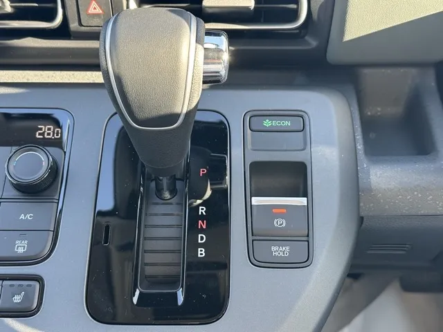 フリード(ホンダ)e：HEVクロスター ６人乗登録済未使用車 24