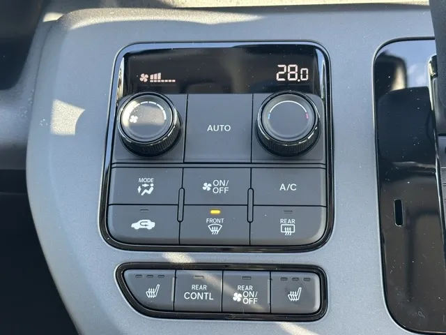 フリード(ホンダ)e：HEVクロスター ６人乗登録済未使用車 25