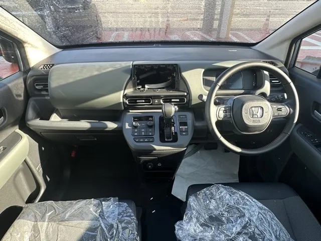 フリード(ホンダ)e：HEVクロスター ６人乗登録済未使用車 6