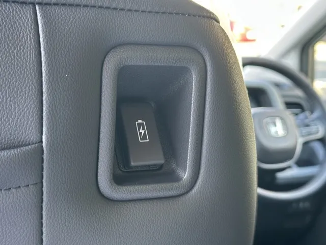 フリード(ホンダ)e：HEVクロスター ６人乗登録済未使用車 9