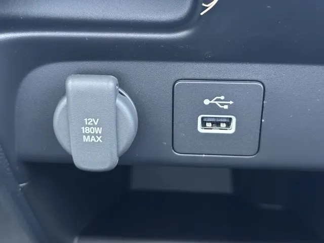 フリード(ホンダ)e：HEVクロスター ６人乗登録済未使用車 26