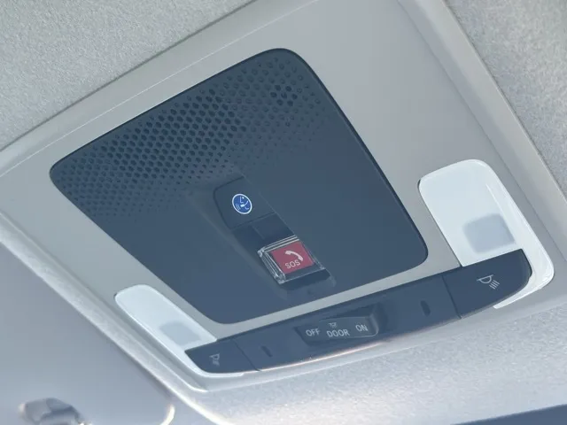 フリード(ホンダ)e：HEVクロスター ６人乗登録済未使用車 27