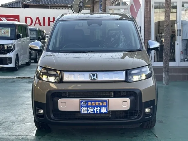フリード(ホンダ)e：HEVクロスター ６人乗登録済未使用車 29