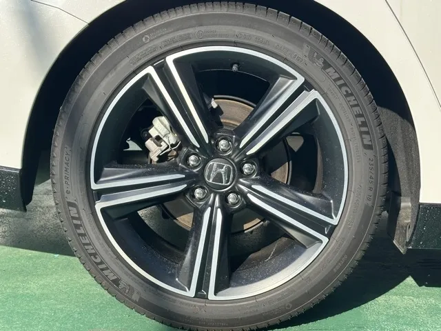 アコード(ホンダ)e：HEV中古車 10