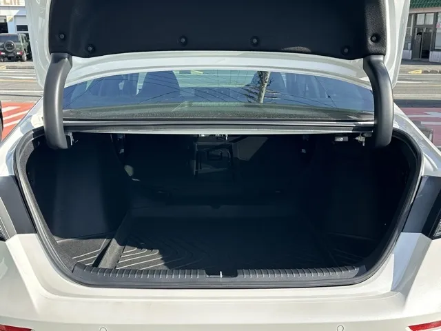 アコード(ホンダ)e：HEV中古車 8
