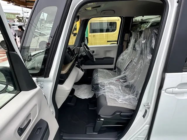 N-BOX(ホンダ)N-BOX コンフォートＰ届出済未使用車 2