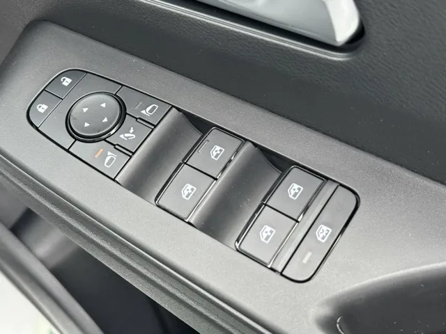 セレナ(ニッサン)ハイウェイスターV アラウンドビューモニター見本展示車有り 18