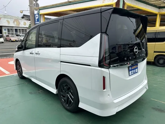 セレナ(ニッサン)ハイウェイスターV アラウンドビューモニター見本展示車有り 2