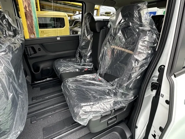 セレナ(ニッサン)ハイウェイスターV アラウンドビューモニター見本展示車有り 4