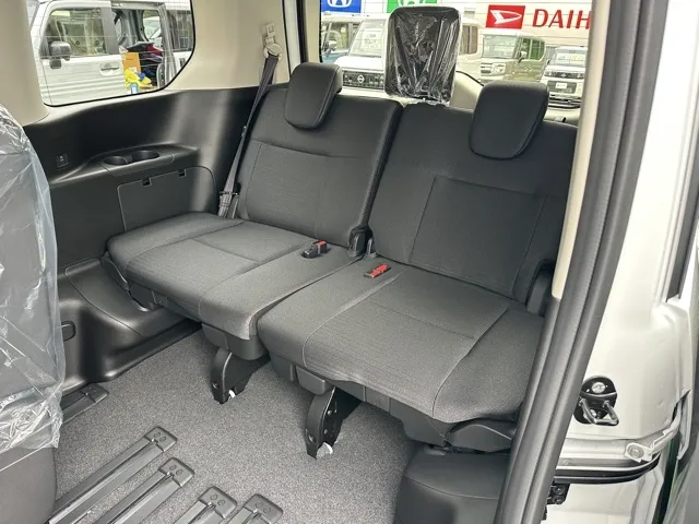 セレナ(ニッサン)ハイウェイスターV アラウンドビューモニター見本展示車有り 5