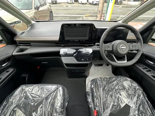 セレナ(ニッサン)ハイウェイスターV アラウンドビューモニター見本展示車有り 6