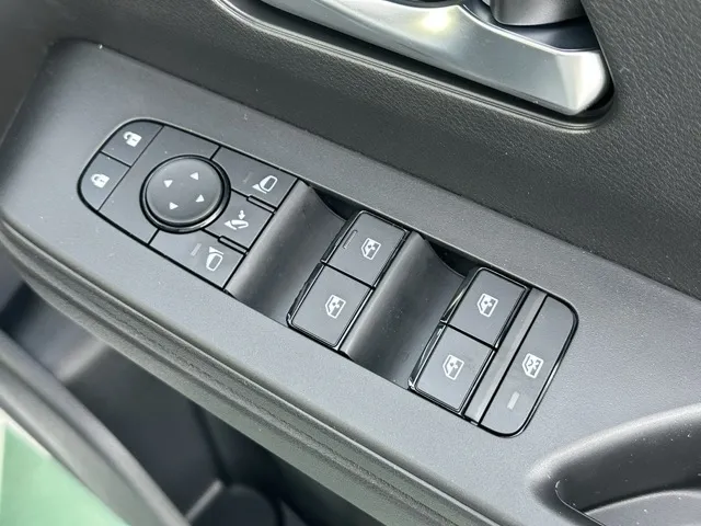 セレナ(ニッサン)ハイウェイスターV 12.3インチコネクトナビ見本展示車有り 16