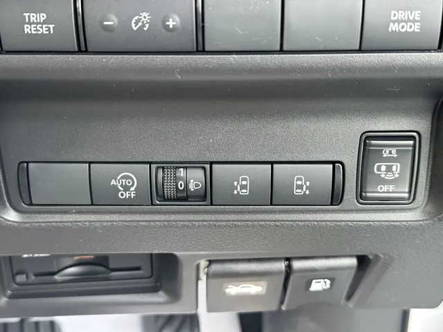 セレナ(ニッサン)ハイウェイスターV 12.3インチコネクトナビ見本展示車有り 18