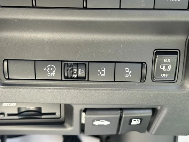 セレナ(ニッサン)ハイウェイスターV 12.3インチコネクトナビ見本展示車有り 19