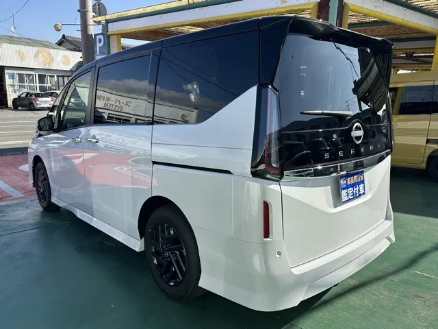 セレナ(ニッサン)ハイウェイスターV 12.3インチコネクトナビ見本展示車有り 2