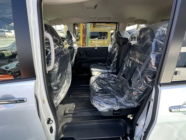 セレナ(ニッサン)ハイウェイスターV 12.3インチコネクトナビ見本展示車有り 4