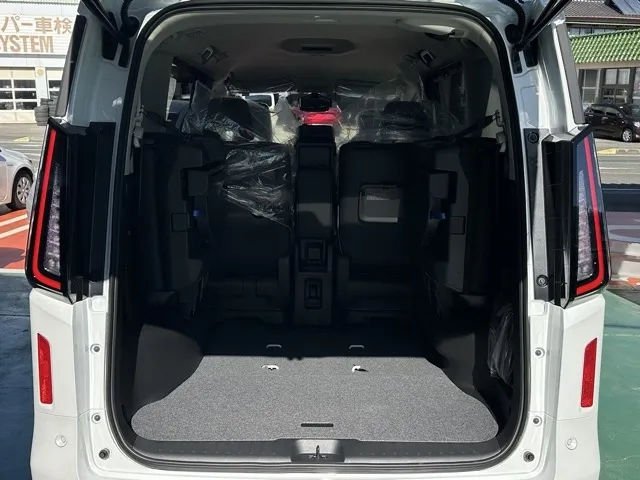 セレナ(ニッサン)eパワーハイウェイスターV アラウンドビューモニター見本展示車有り 13