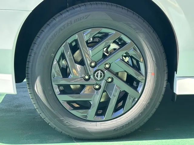 セレナ(ニッサン)eパワーハイウェイスターV アラウンドビューモニター見本展示車有り 15