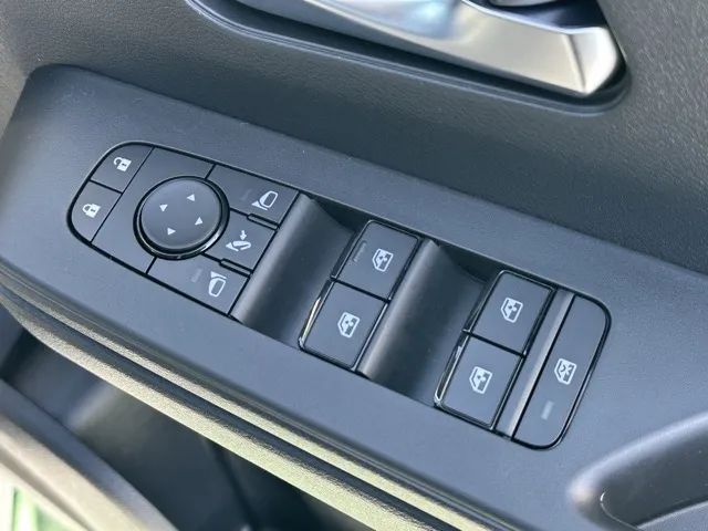 セレナ(ニッサン)eパワーハイウェイスターV アラウンドビューモニター見本展示車有り 19