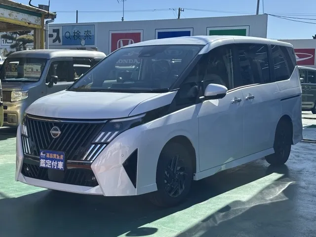 セレナ(ニッサン)eパワーハイウェイスターV アラウンドビューモニター見本展示車有り 1