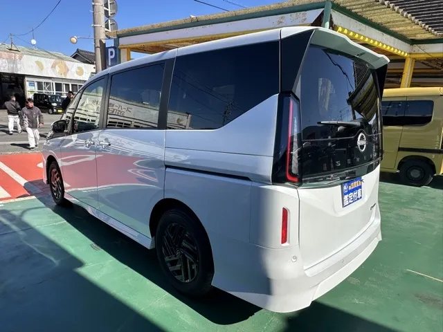 セレナ(ニッサン)eパワーハイウェイスターV アラウンドビューモニター見本展示車有り 2