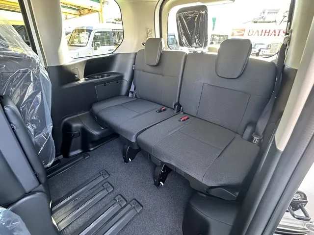 セレナ(ニッサン)eパワーハイウェイスターV アラウンドビューモニター見本展示車有り 5