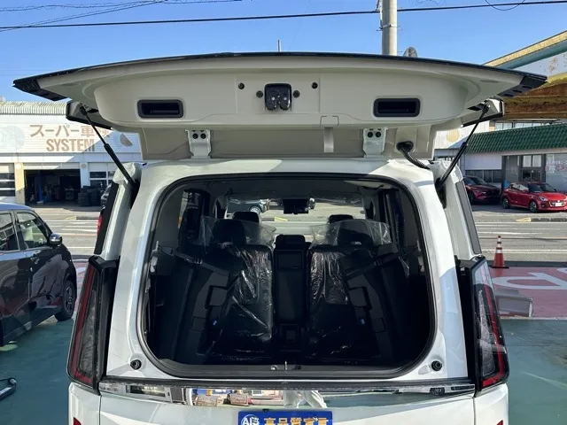 セレナ(ニッサン)eパワーハイウェイスターV 12.3インチコネクトナビ見本展示車有り 11