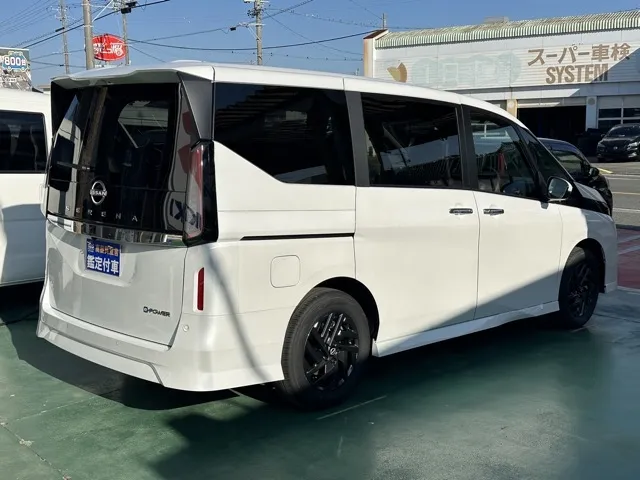 セレナ(ニッサン)eパワーハイウェイスターV 12.3インチコネクトナビ見本展示車有り 12