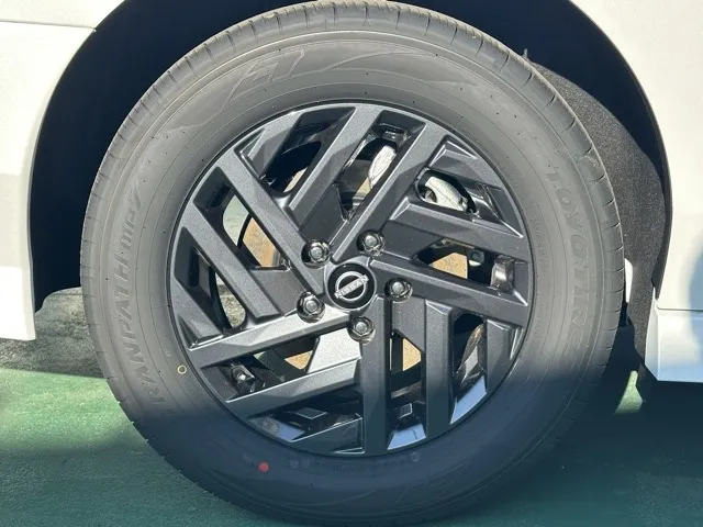 セレナ(ニッサン)eパワーハイウェイスターV 12.3インチコネクトナビ見本展示車有り 13