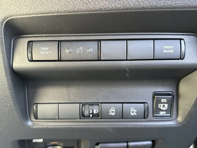 セレナ(ニッサン)eパワーハイウェイスターV 12.3インチコネクトナビ見本展示車有り 17