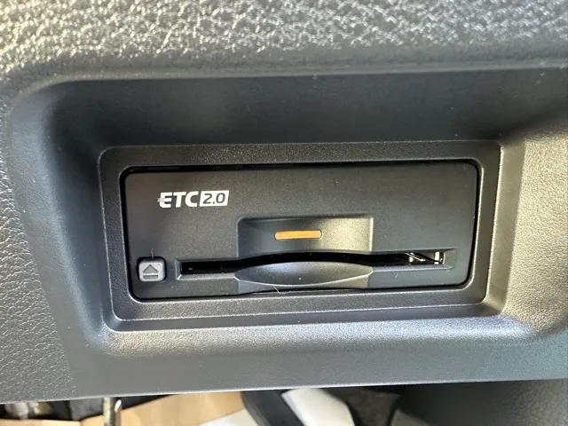 セレナ(ニッサン)eパワーハイウェイスターV 12.3インチコネクトナビ見本展示車有り 18