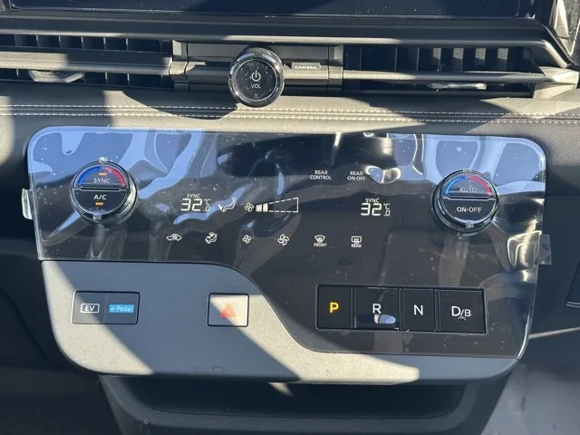 セレナ(ニッサン)eパワーハイウェイスターV 12.3インチコネクトナビ見本展示車有り 19