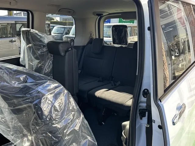 セレナ(ニッサン)eパワーハイウェイスターV 12.3インチコネクトナビ見本展示車有り 5