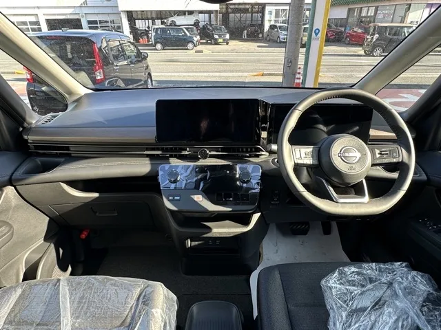 セレナ(ニッサン)eパワーハイウェイスターV 12.3インチコネクトナビ見本展示車有り 6